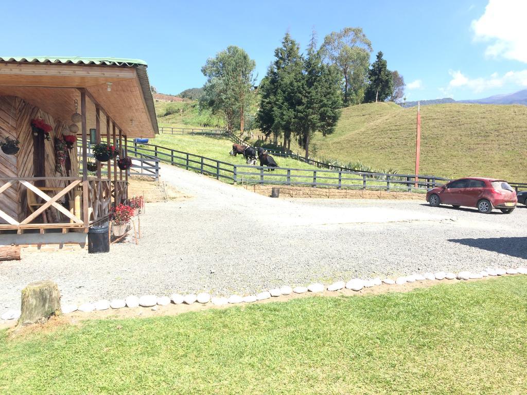 Hotel Bariloche サンタ・ロサ・デ・カバル エクステリア 写真