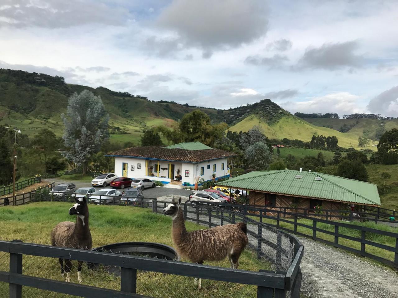 Hotel Bariloche サンタ・ロサ・デ・カバル エクステリア 写真