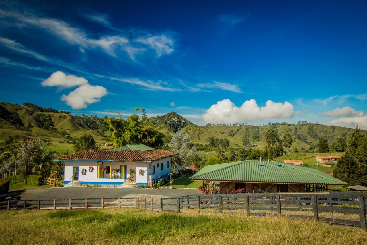 Hotel Bariloche サンタ・ロサ・デ・カバル エクステリア 写真